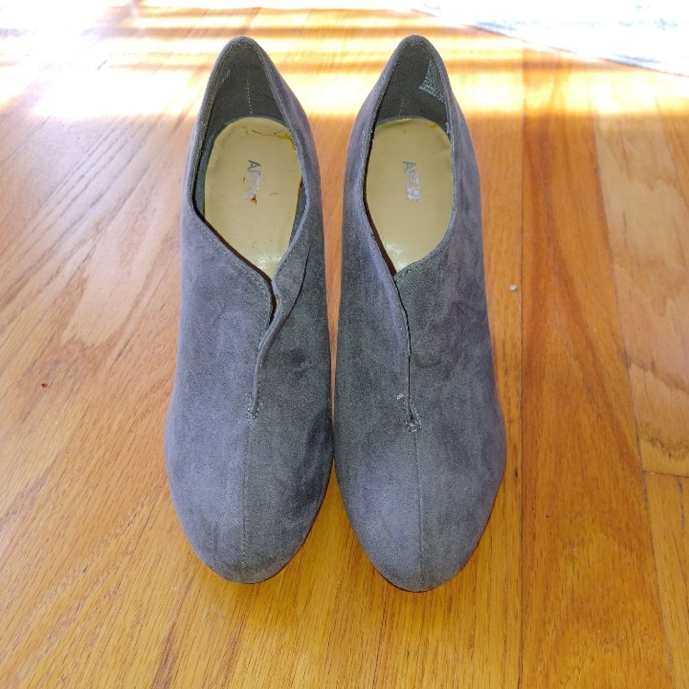 Apt.9, sz 7, gray